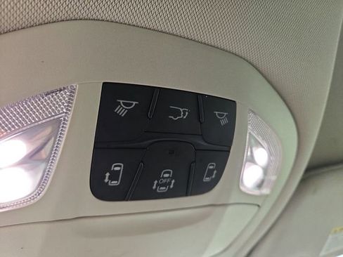 Used 2024 Chrysler Pacifica Touring-L FWD image 26