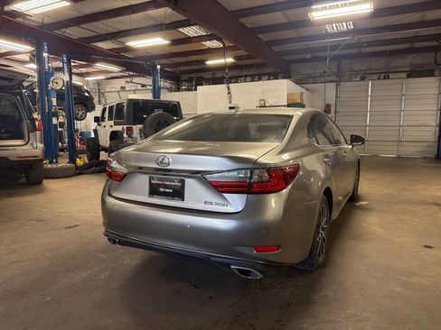 Used 2017 Lexus ES 350 image 3