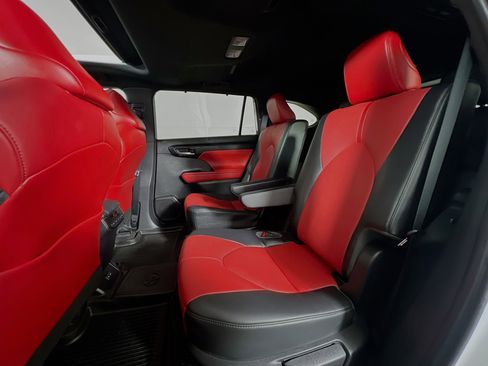 Used 2023 Toyota Highlander XSE image 21