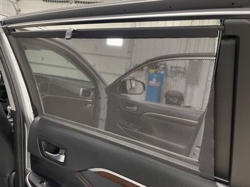 Used 2016 Toyota Highlander Limited AWD/4WD image 25
