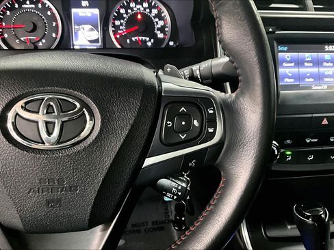 Used 2016 Toyota Camry SE FWD image 25