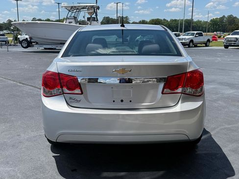 Used 2014 Chevrolet Cruze LS FWD image 4