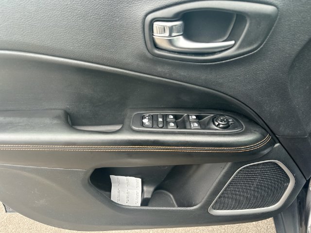 Used 2018 Jeep Compass Limited w/ Navigation Group AWD/4WD image 16