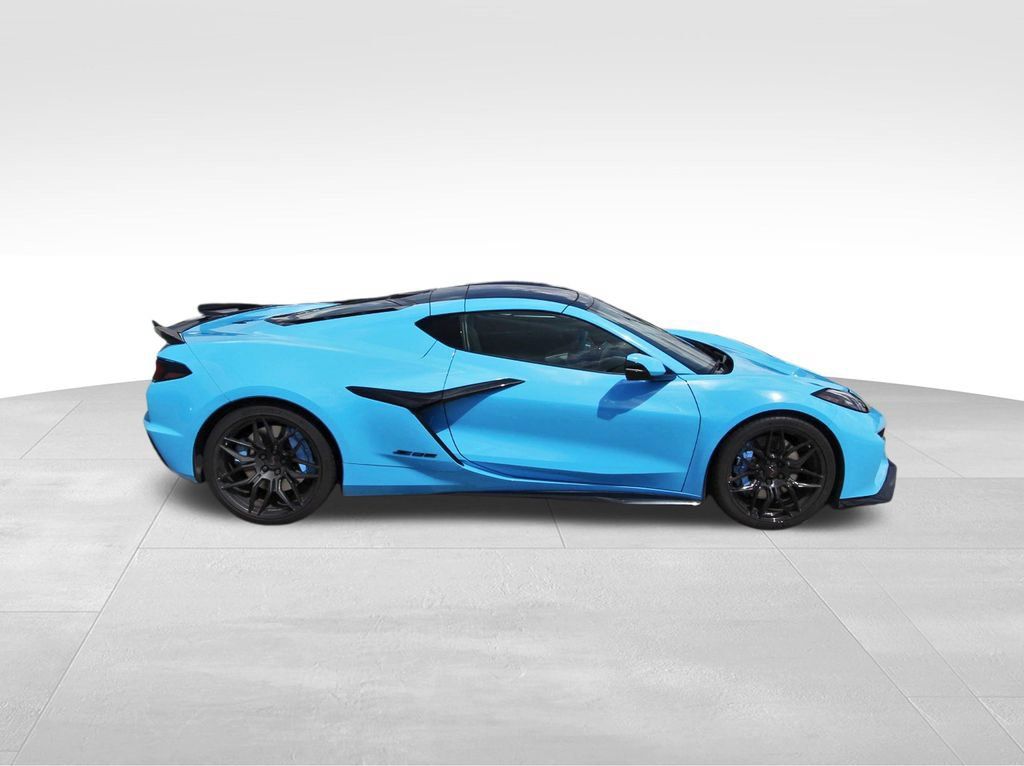 Used 2026 Chevrolet Corvette Z06 RWD image 5