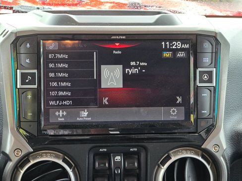 Used 2016 Jeep Wrangler Unlimited Rubicon AWD/4WD image 7