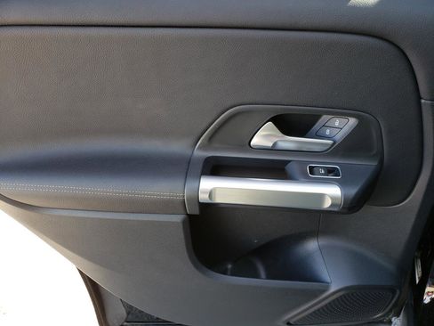 Used 2023 Mercedes-Benz GLB 250 4MATIC image 12