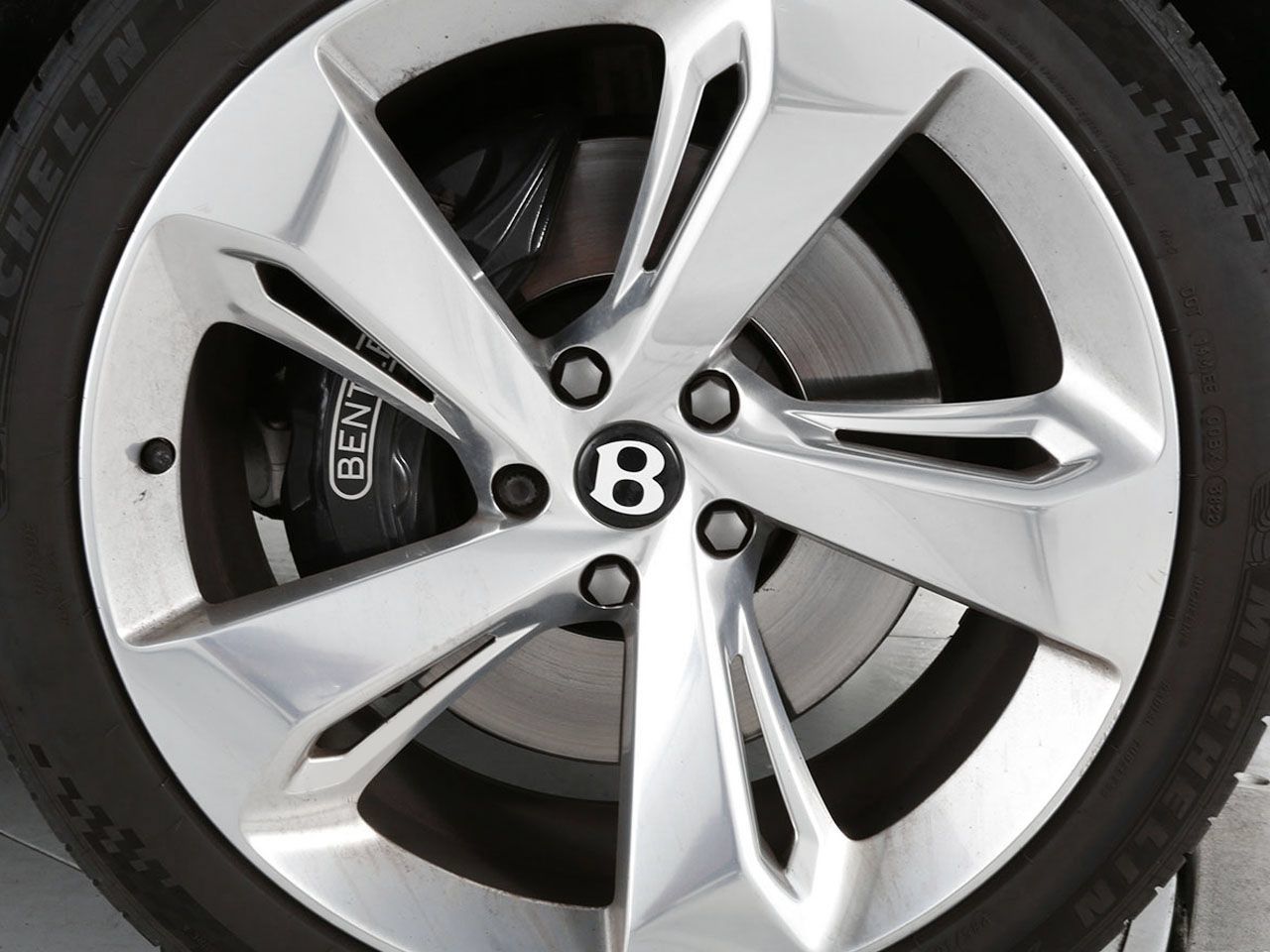 Used 2018 Bentley Bentayga AWD/4WD image 6