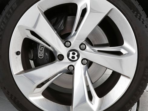 Used 2018 Bentley Bentayga AWD/4WD image 6