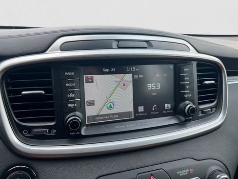 Used 2019 Kia Sorento SX image 23