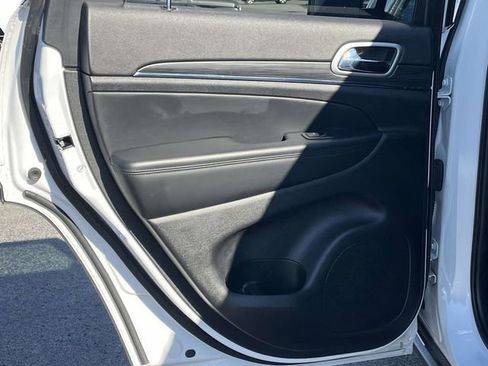 Used 2022 Jeep Grand Cherokee Limited image 17