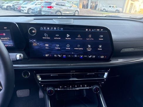 Used 2025 Chevrolet Traverse High Country FWD image 15
