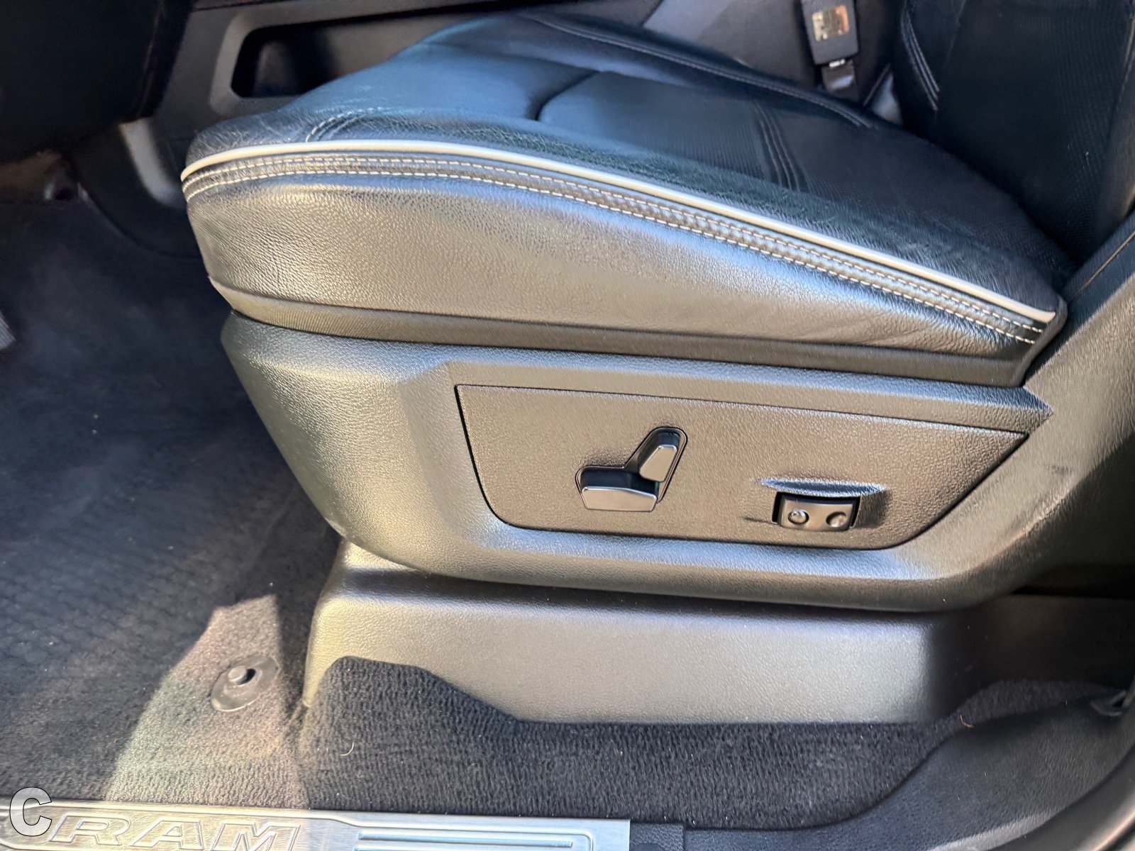 Used 2019 RAM 2500 Limited AWD/4WD image 22