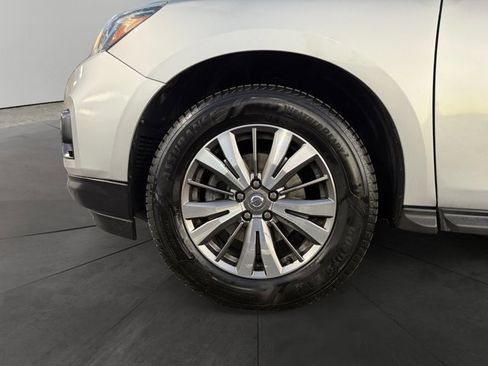 Used 2020 Nissan Pathfinder SV image 9