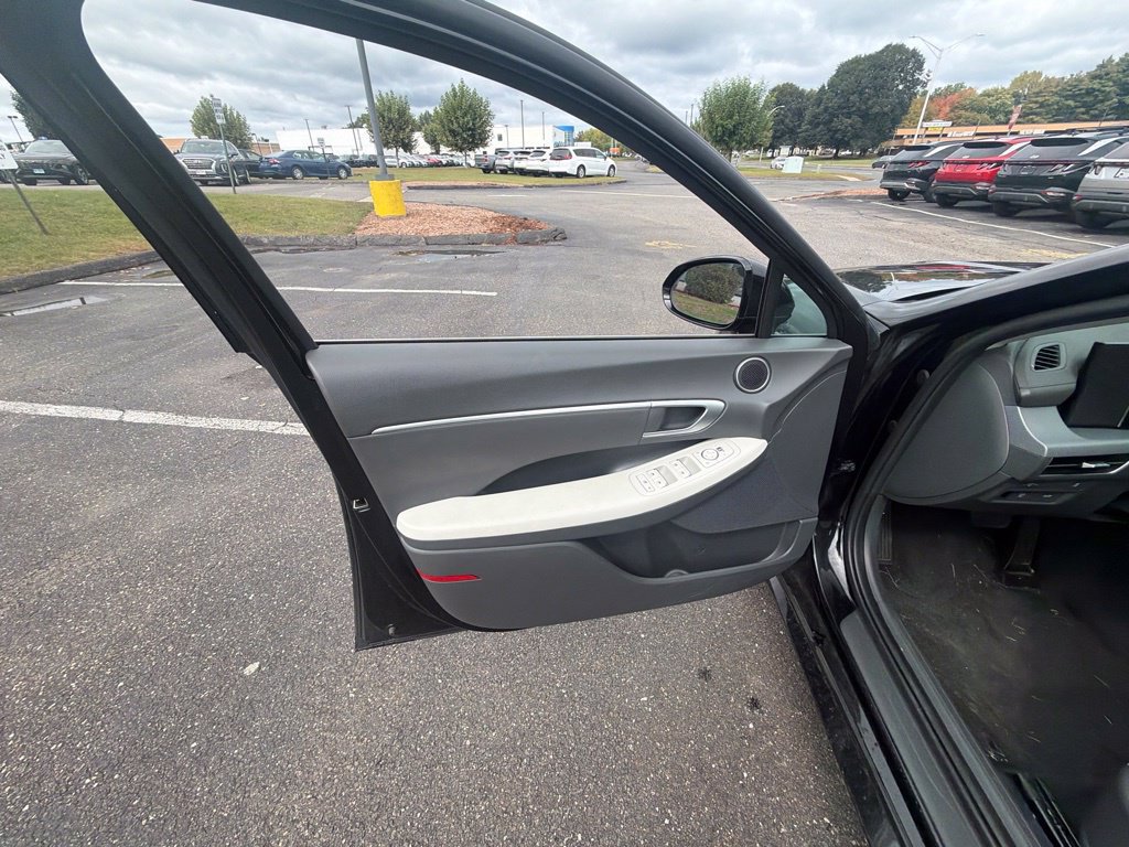 Used 2025 Hyundai Sonata SEL FWD image 12