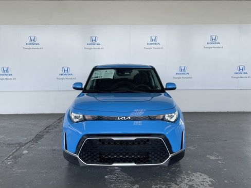 Used 2024 Kia Soul LX image 2