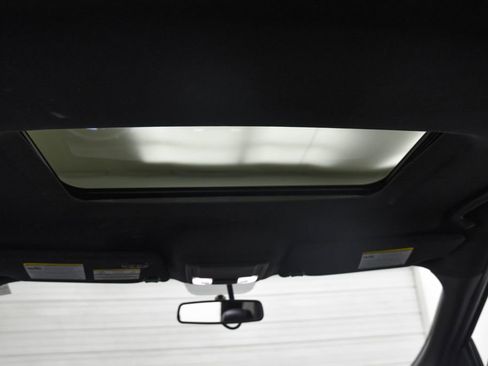 Used 2018 Ford Explorer XLT w/ Equipment Group 202A image 25