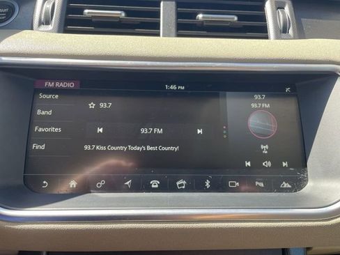 Used 2018 Land Rover Range Rover Evoque SE image 13