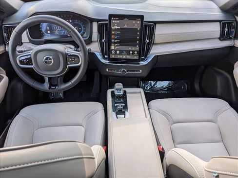 Certified 2025 Volvo XC90 B5 Core w/ Protection Package Premier image 19