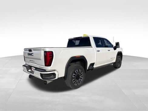 Used 2025 GMC Sierra 3500 Denali Ultimate image 9