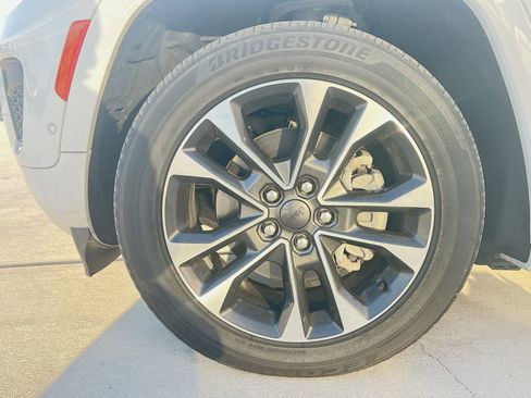 Used 2022 Jeep Grand Cherokee Overland w/ Advanced Protech Group III image 12