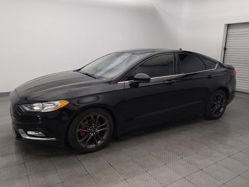 Used 2018 Ford Fusion SE w/ Equipment Group 201A image 2