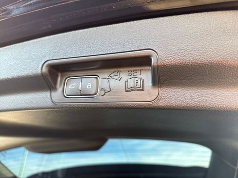 Used 2023 Ford Explorer Limited w/ Limited Technology Package image 10