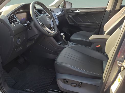 Used 2023 Volkswagen Tiguan SE image 14