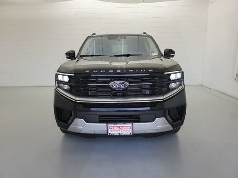 Used 2025 Ford Expedition Platinum AWD/4WD image 3