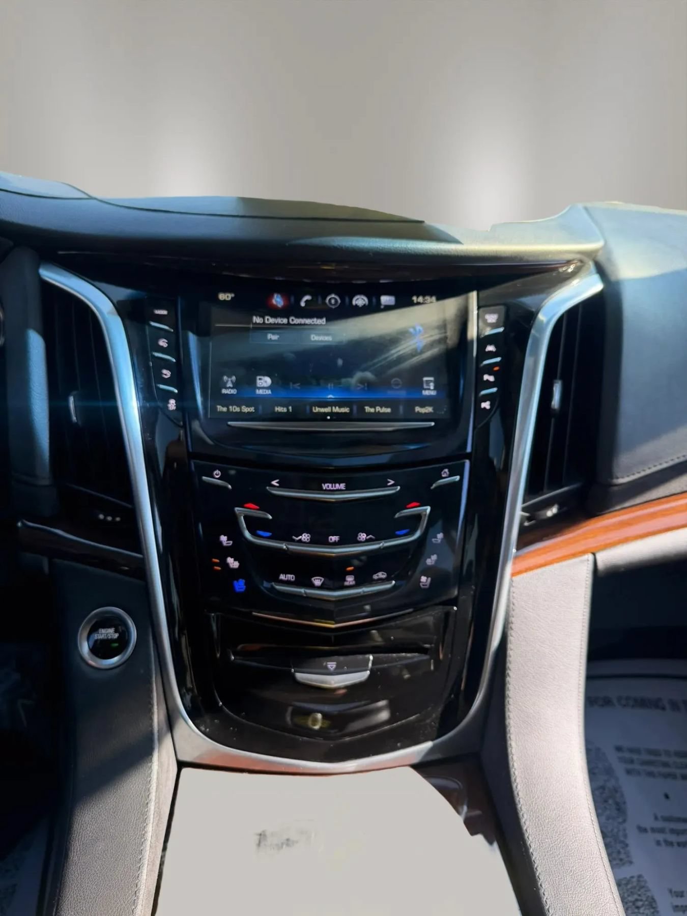 Used 2019 Cadillac Escalade Luxury AWD/4WD image 15