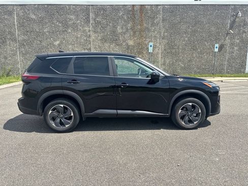 Used 2024 Nissan Rogue SV FWD image 8