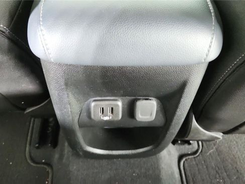 Used 2021 Chevrolet Colorado Z71 AWD/4WD image 14