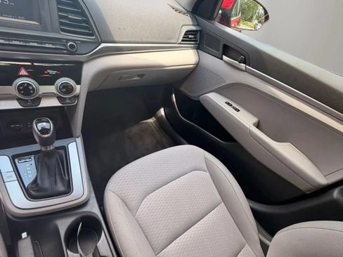 Used 2019 Hyundai Elantra SE FWD image 10