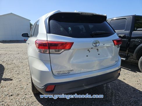 Used 2019 Toyota Highlander Plus FWD image 8