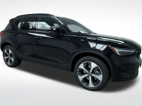 New 2026 Volvo XC40 B5 Plus w/ Protection Package Premier image 16