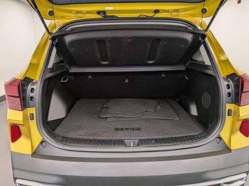 Certified 2022 Kia Seltos SX w/ Sunroof Package image 24