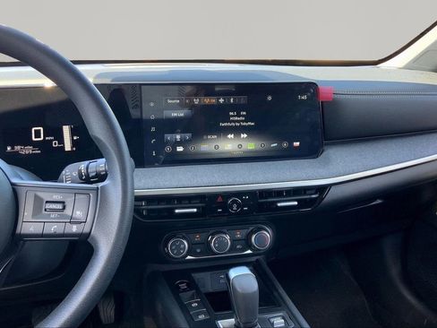 Used 2025 Nissan Kicks SV image 9