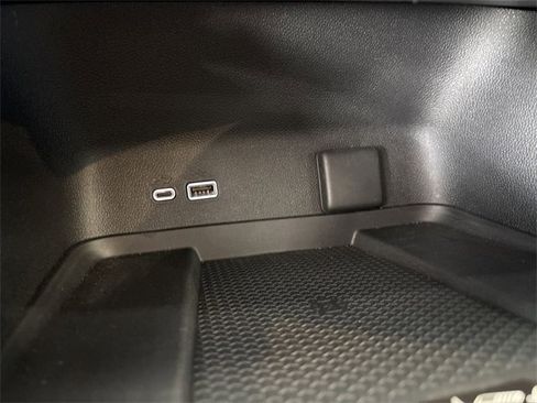 Certified 2024 Chevrolet Traverse RS image 33