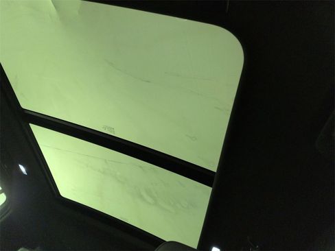 Used 2024 Chevrolet Tahoe Z71 w/ Luxury Package image 19