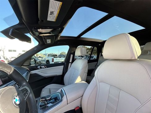 Used 2021 BMW X5 sDrive40i w/ M Sport Package image 12