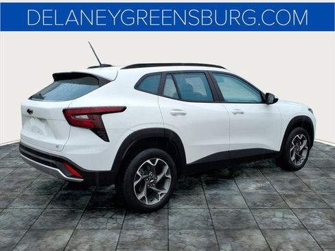 Certified 2024 Chevrolet Trax LT w/ Driver Confidence Package image 3