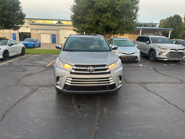 Used 2019 Toyota Highlander XLE AWD/4WD image 2