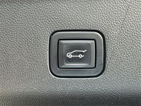 Used 2023 GMC Yukon Denali Ultimate image 16