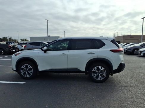 Used 2023 Nissan Rogue SV image 2