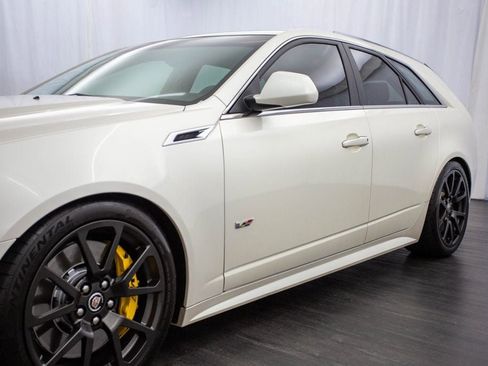 Used 2011 Cadillac CTS V image 35