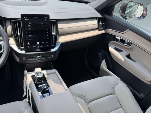 Certified 2025 Volvo XC90 B6 Core AWD/4WD image 28