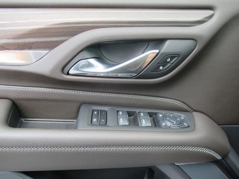 Used 2024 GMC Yukon XL Denali RWD image 21