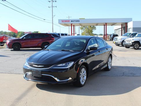 Used 2015 Chrysler 200 Limited FWD image 6