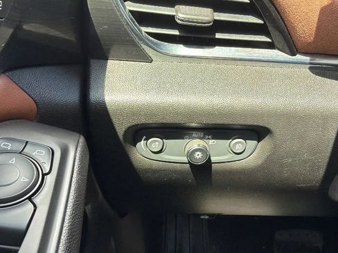 Used 2018 Chevrolet Traverse High Country AWD/4WD image 98
