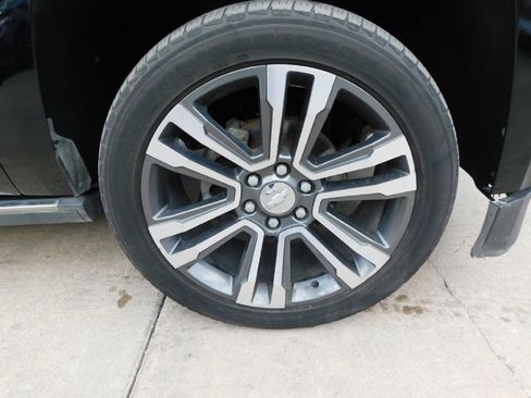 Used 2018 Chevrolet Suburban Premier image 9