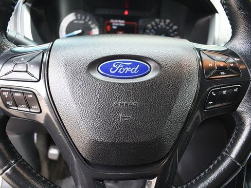 Used 2017 Ford Explorer XLT image 30